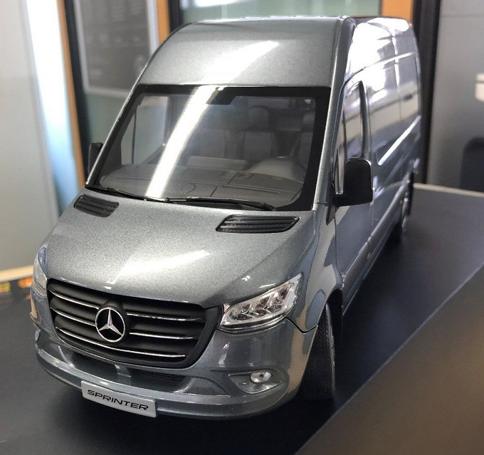 Mercedes Benz Sprinter 907 фургон