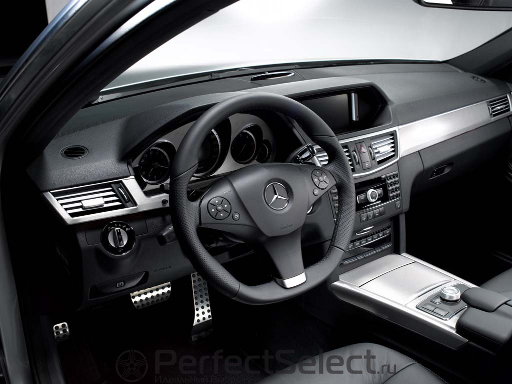 Спортивное рулевое колесо AMG, С 3-мя спицами, с переключателями передач